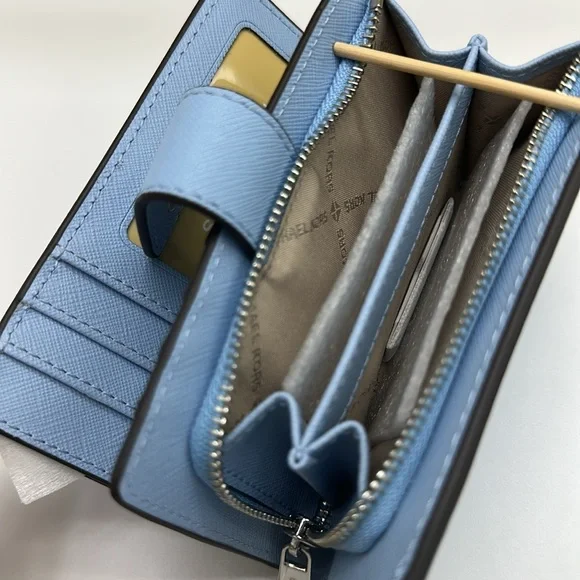 MICHAEL KORS Medium Saffiano Leather Bifold Zip CN Wallet
Sky Blue - Picture 10 of 14